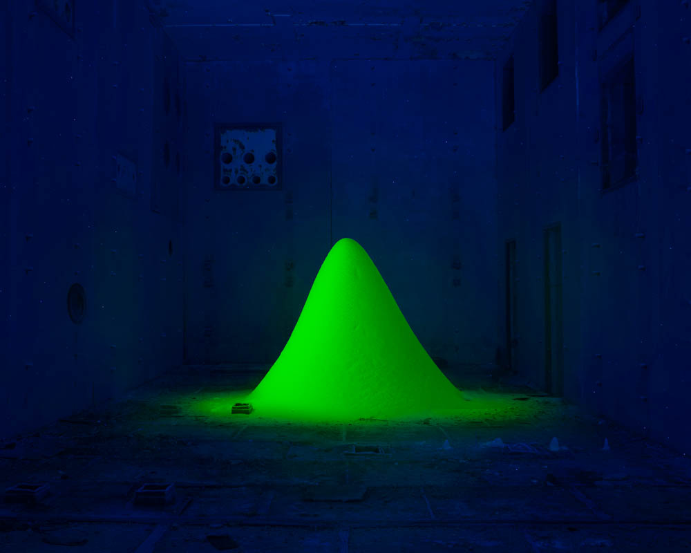 Призрак в поле. Много невидимый. Много невидимый. Божественная природа. Много невидимый.